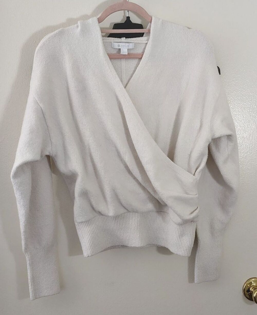 Zella White Hoodie Crossover Size Medium - Picture 5 of 14